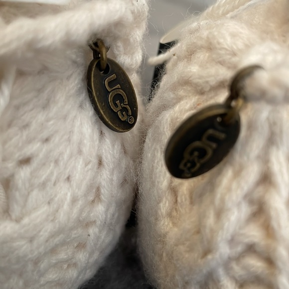 UGG ornaments - set of 2 cream cable knit sweater balls with UGG tags - Picture 4 of 4